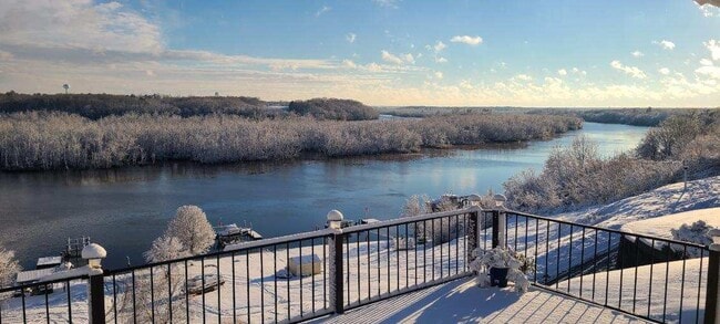 511 Riverview Ct in Chester, VA - Foto de edificio - Building Photo
