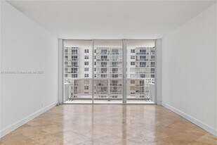5700 Collins Ave in Miami Beach, FL - Building Photo