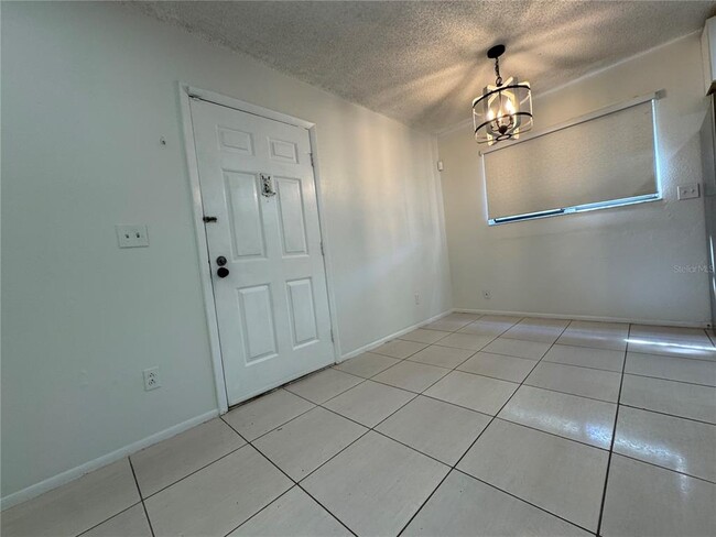 3300 Fox Chase Cir in Palm Harbor, FL - Building Photo - Building Photo