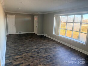 5226 Indian Trail Fairview Rd in Indian Trail, NC - Foto de edificio - Building Photo