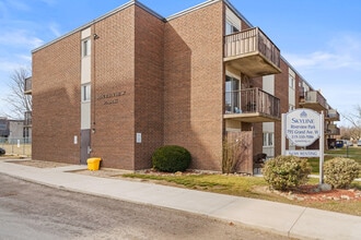 Riverview Park Apartments in Chatham-Kent, ON - Building Photo - Building Photo