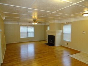 6859 Flaming Ridge Dr in Converse, TX - Building Photo - Building Photo