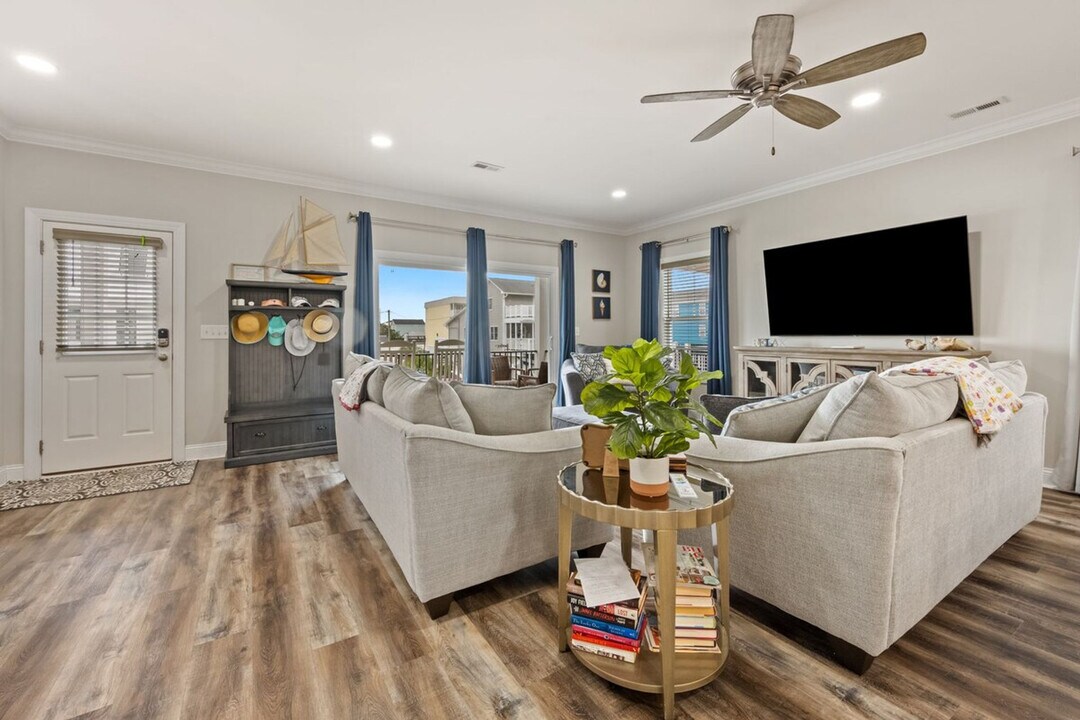 123 Yaupon Ave in Murrells Inlet, SC - Building Photo