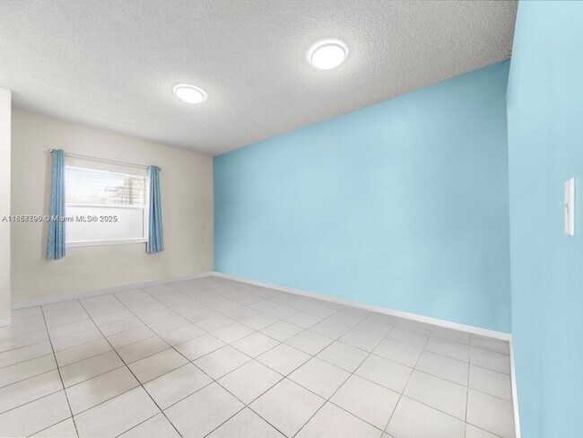 2308 SE 24th Ave in Homestead, FL - Foto de edificio - Building Photo