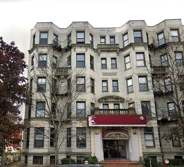 1254 Commonwealth Ave, Unit 19 in Boston, MA - Building Photo