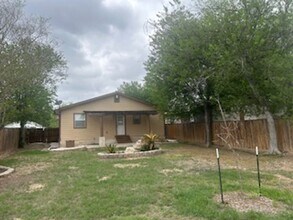 4930 Bluff St in San Antonio, TX - Building Photo - Building Photo