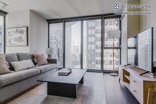 225 N Columbus Dr in Chicago, IL - Building Photo