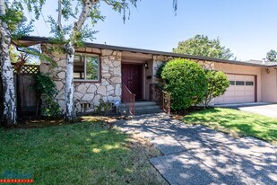 901 Heatherstone Way in Mountain View, CA - Building Photo