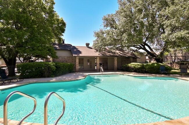 Meadow Ridge Apartments - in Fort Worth, TX - Foto de edificio - Building Photo