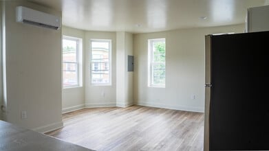 1801 W Wingohocking St, Unit 2 in Philadelphia, PA - Building Photo - Building Photo