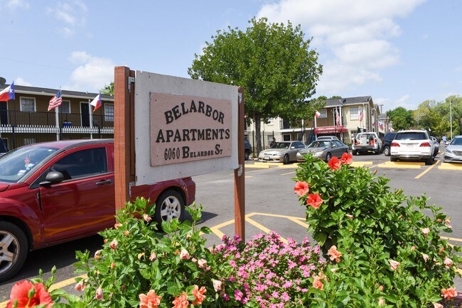 Belarbor Apartments in Houston, TX - Foto de edificio - Building Photo