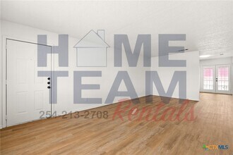 1005 Eastside Dr in Killeen, TX - Building Photo - Building Photo