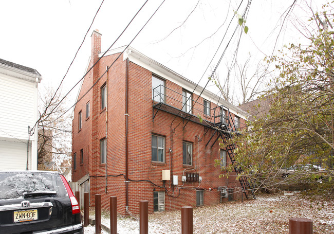 413 Washtenaw Ave in Ann Arbor, MI - Foto de edificio - Building Photo