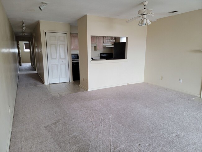 737 W Ocean View Ave in Norfolk, VA - Building Photo - Building Photo