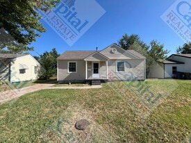 207 Elm St in Midwest City, OK - Building Photo