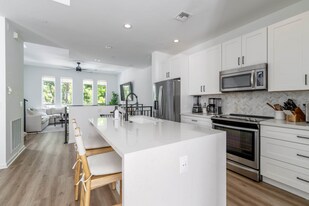 723 SE 16th Ct in Fort Lauderdale, FL - Building Photo