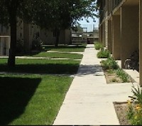 Villa Park Apartments in Adelanto, CA - Foto de edificio - Building Photo