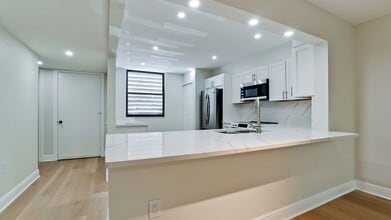 542 Lakeside Dr in Bradenton, FL - Foto de edificio - Building Photo