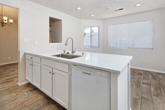 6082 Jack Rabbit Rd NE in Rio Rancho, NM - Building Photo - Building Photo