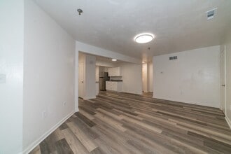 Collegiate Court Apartments in Blacksburg, VA - Building Photo - Building Photo