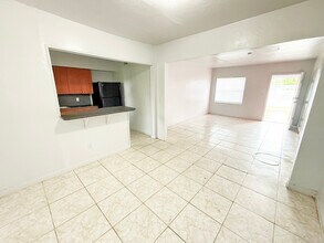 531 NW 110th St in Miami, FL - Building Photo - Building Photo