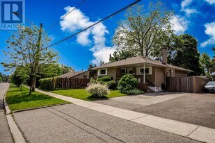 73 Thornbeck Dr in Toronto, ON - Building Photo