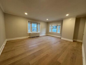 81 New St in Huntington, NY - Foto de edificio - Building Photo