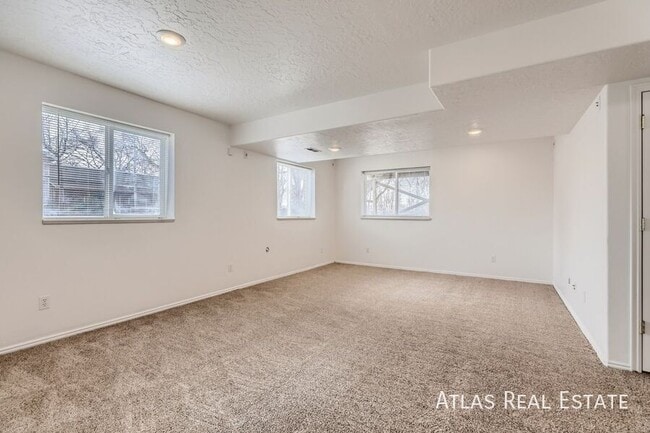 5955 S 3375 W in Roy, UT - Building Photo - Building Photo