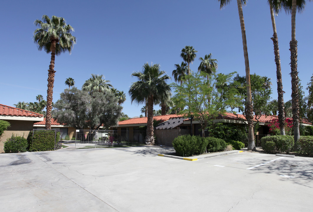 1850 S Camino Real in Palm Springs, CA - Foto de edificio