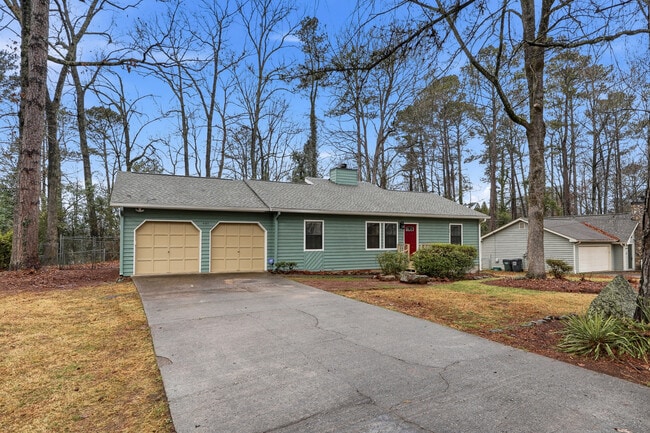 4357 Marjorie Road Southwest in Snellville, GA - Foto de edificio - Building Photo