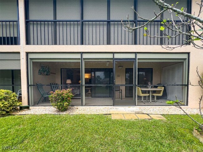 244 Pebble Beach Cir in Naples, FL - Building Photo - Building Photo