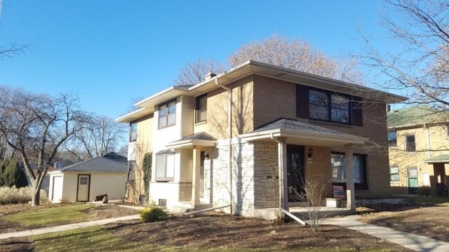 property at 4401 N Sheffield Ave
