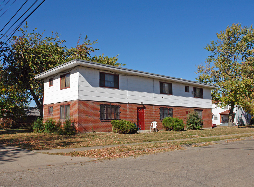 1400 W Stewart St in Dayton, OH - Building Photo