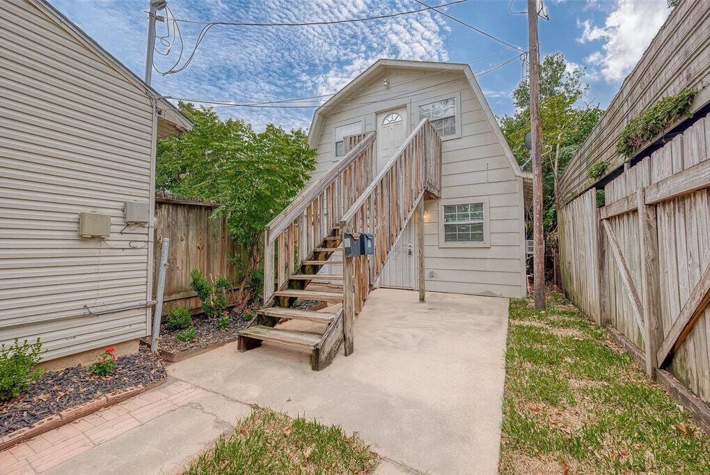 2051 Santa Rosa St in Houston, TX - Building Photo