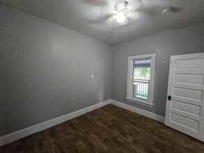 208 Clay St in Waterloo, IA - Building Photo - Building Photo