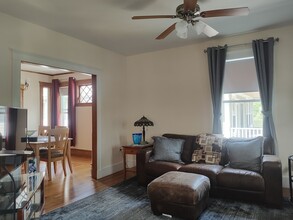 836 Fellsway, Unit 1 in Medford, MA - Building Photo - Building Photo