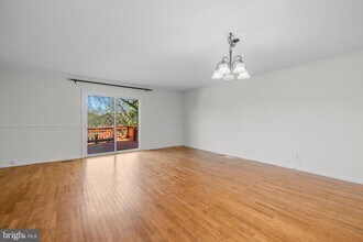 1095 Travis Ln in Gaithersburg, MD - Building Photo - Building Photo