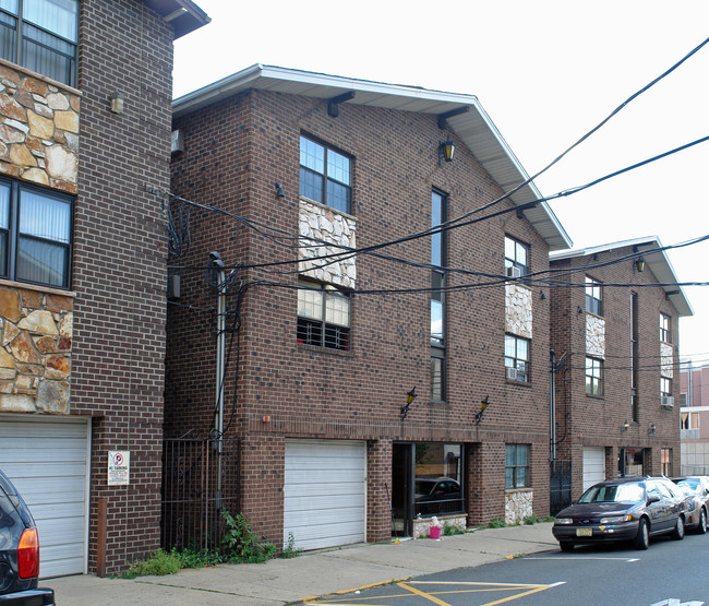 141-145 71st St in Guttenberg, NJ - Building Photo - Building Photo