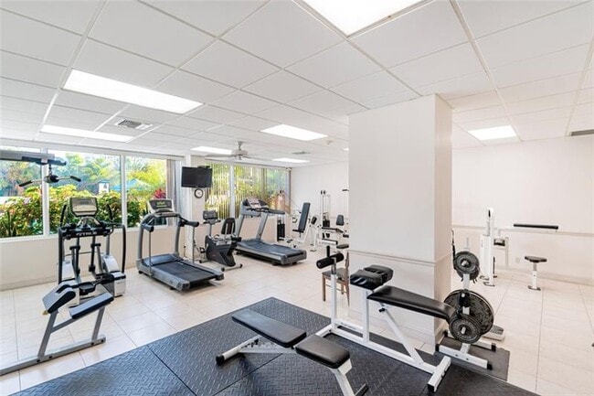 336 N Birch Rd, Unit 16B in Fort Lauderdale, FL - Foto de edificio - Building Photo