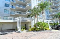 1660 Summer House Ln in Sarasota, FL - Foto de edificio - Building Photo