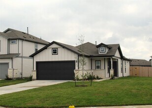 23415 Pinetum Cir in Spring, TX - Building Photo - Building Photo