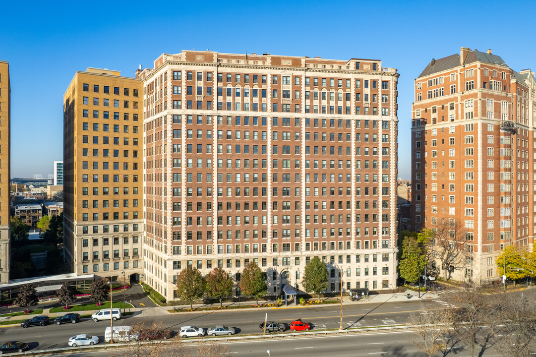 3750 N Lake Shore Dr in Chicago, IL - Building Photo