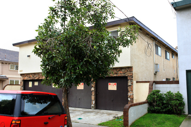 1004 E 5th St in Long Beach, CA - Foto de edificio - Building Photo