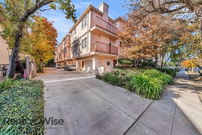 734 Chestnut St in San Carlos, CA - Building Photo - Building Photo