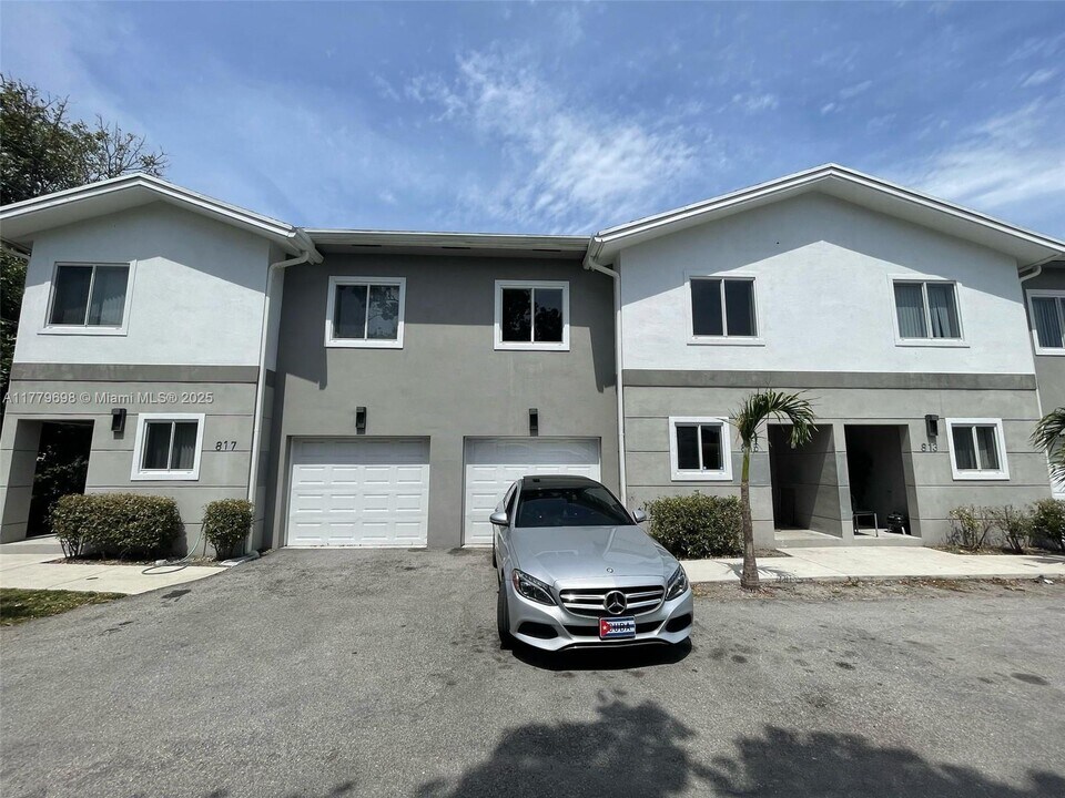815 NW 3rd Ave in Fort Lauderdale, FL - Building Photo
