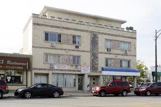 5657 W Fullerton Ave in Chicago, IL - Building Photo - Building Photo