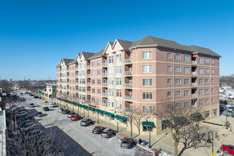 The Crossings At Franklin Station in Franklin Park, IL - Foto de edificio - Building Photo