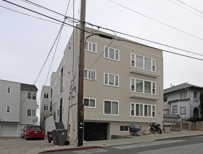 411 Wayne Ave in Oakland, CA - Foto de edificio - Building Photo