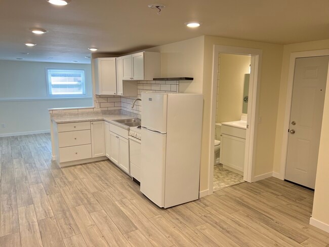 6118 Strathmore Ln, Unit B in Madison, WI - Foto de edificio - Building Photo