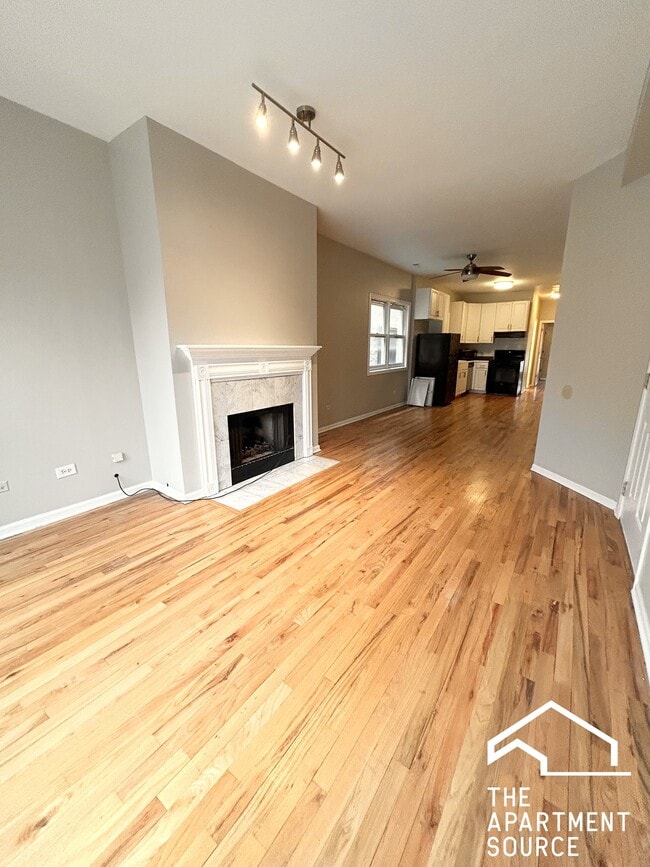 842 N Wood St, Unit 2 in Chicago, IL - Building Photo - Building Photo